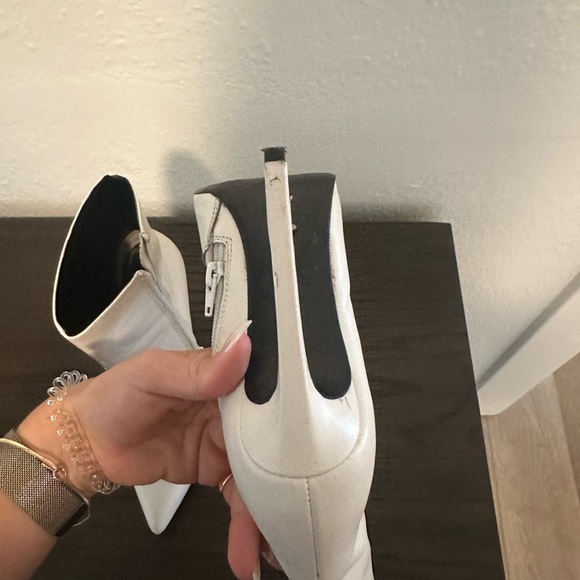 Tony Bianco white bootie - Picture 6 of 9